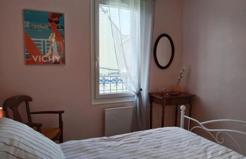 Maison rénovée proche Vichy : 3 chambres, cour fermée, tout inclus, idéal curistes et activités naturelles - FR-1-489-481 - Foto 17