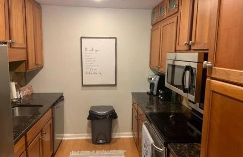 Beautiful Waterfront with Dock Firepit Hot tub - Foto 27