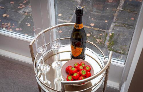 Luxury Barn - Hot Tub, Views, Stunning Location! - Pass the Keys - Photo 36