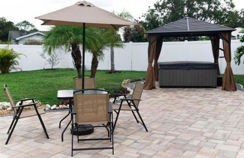 Tropical Backyard Paradise, Hot Tub, Fenced yard - Foto 24