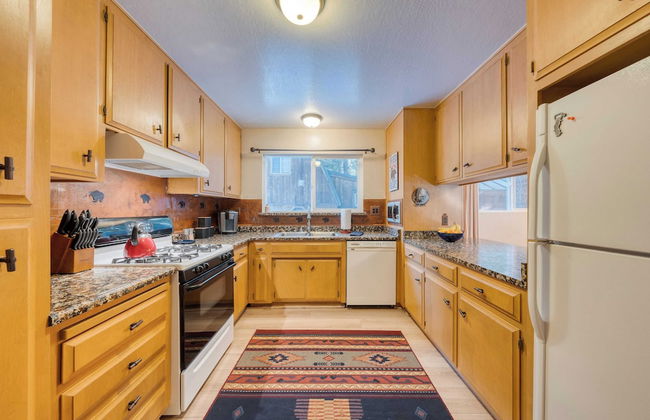 Mountain Cabin w/ Fireplace, Balcony & Easy Ski Access Bear Americana - Foto 14