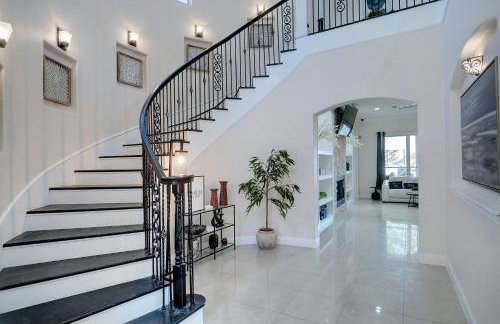 GORGEOUS 5-bd 4ba w Pool, Hot Tub, 2 kitchens, & Game Room Near Dallas Airports! - Foto 28