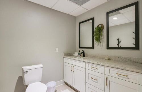 Lake Hartwell Getaway with Private Dock and Fire Pit! - Foto 29