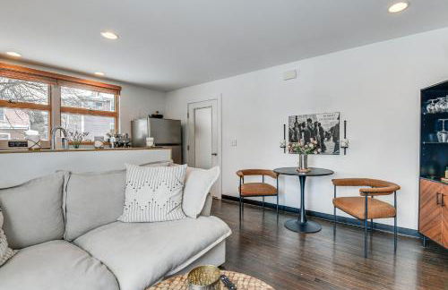 Couples Retreat Near UVM! Unique Studio with Deck - Foto 6