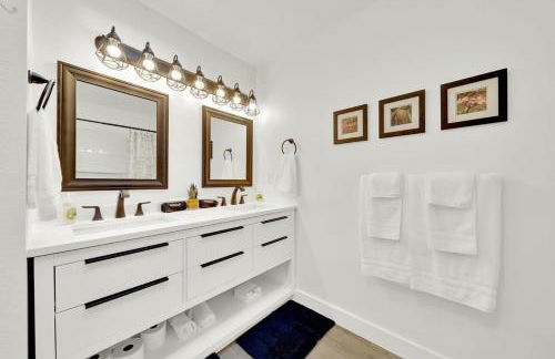 HUGE Modern Family Home- Modern, Fully Stocked, Weekly Savings - Foto 23