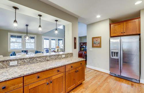 4 Mi to Bear Creek Lake! Serene Escape with Deck - Foto 12