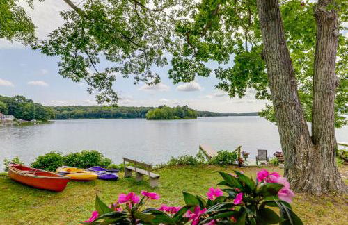 Lakefront Cottage with Covered Porch and Dock! - Foto 2