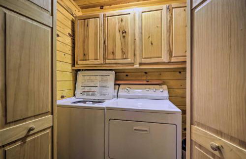 Fire Pit and Hot Tub Lakeside Cabin on 2 Acres! - Foto 30