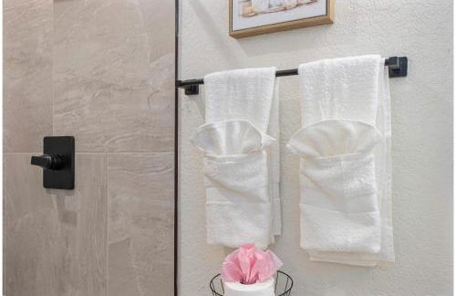 Unwind in Style 4BR2BA Quick Access to Downtown - Foto 29