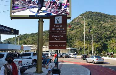 Lindo apto tudo novinho, prédio frente mar - Foto 63