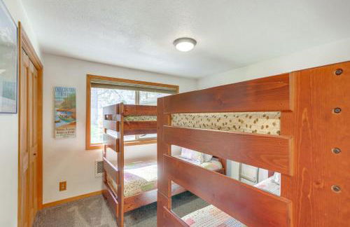 Ping-Pong and Private Hot Tub Family Cabin in Bend! - Foto 17