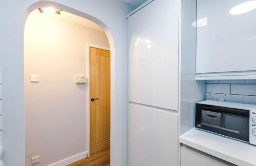 Long Stays Offers , New 2 Bed APT , Sleeps 3 , Wigan , Perfect for Relocations , Contractors , Families - Photo 21