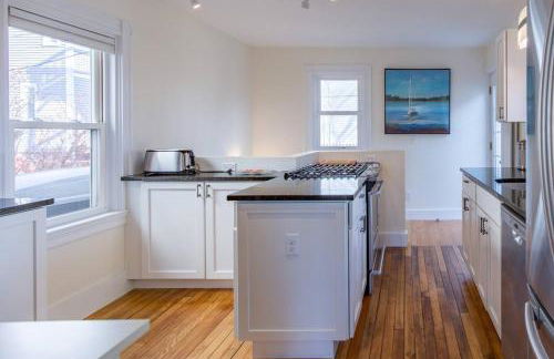 A Peaceful Oasis on Munjoy Hill - 3BR Cottage & Parking - Foto 32