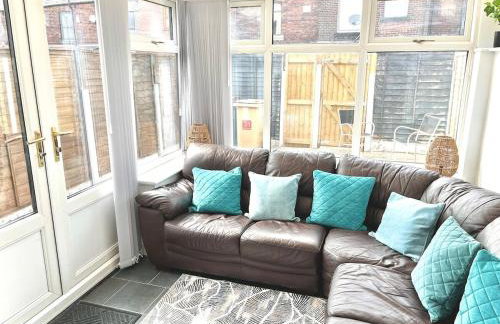 Ideal 4 Bed Home sleeps 7 Nr Middlebrook Stadium - Foto 40