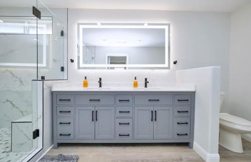 Renovated 5 Bd 3 Ba AC Private Deck Lawn - Foto 34