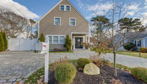 Patio and Fire Pit Retreat 2 Mi to Cape Cod Beaches - Foto 2