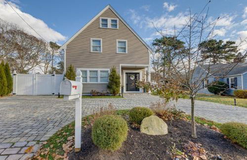 Patio and Fire Pit Retreat 2 Mi to Cape Cod Beaches - Foto 2