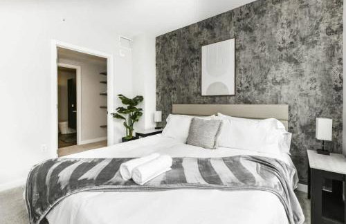 Comfy 2BR Oasis with Scenic Rooftop & Gym - Foto 58