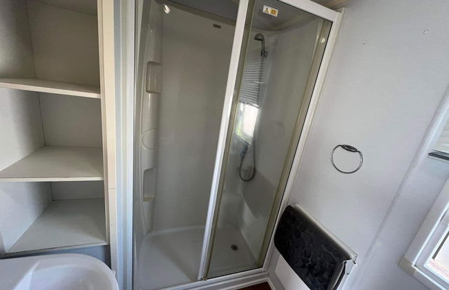 Budget 3 Bedroom Caravan With Decking at Heacham - Photo 16