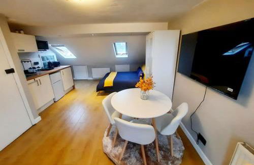 Alross studio flat / private bathroom - Foto 1