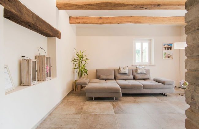 Chic Villa in Acqualagna with Hot Tub in Pool & Private Garden - Foto 14