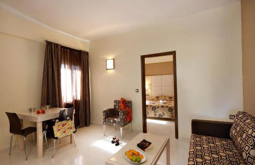 Theros Hotel - Photo 14