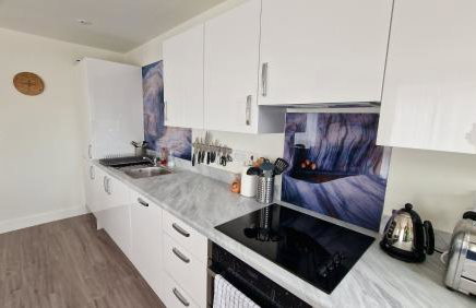 Number 15 Luxurious Two Bedroom Apartment - Photo 6