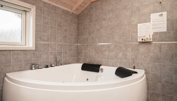 5 Star Holiday Home in Vinderup - Foto 3, Wellnessanwendung