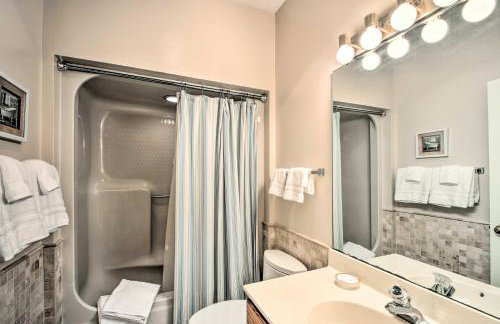 Views, Pools and Marina Lake Keowee Condo! - Foto 13