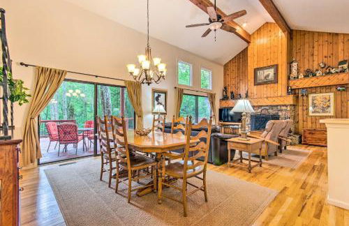 1 Mi to Marina Lake Toxaway Cabin with Fire Pit - Foto 5