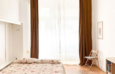 Sunny Renovated Ground-Floor Apartment in Neukölln - Foto 1