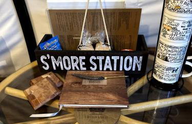 Texas Glamping near Murchison: Charming Wagon Rental Perfect for a Romantic Getaway - Foto 9