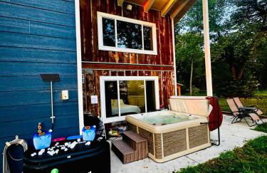 Designer Lake Cabin- HotTub, Sauna & Massage Chair - Foto 35