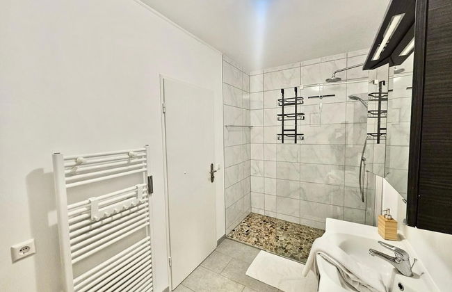 Charming 3 bedrooms with a cozy terrace - Foto 16