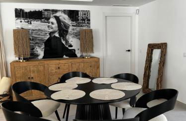 Marbella Bliss - Luxury 4-Bedroom VILLA with Garden, Private POOL & Jacuzzi, Marbesa near- 5 min to the Cabopino Beach - Photo 50