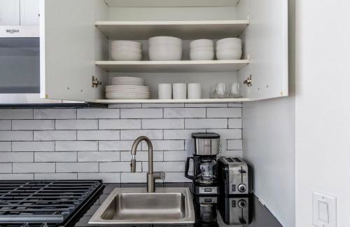 FiDi 1br w game room resident-only speakeasy NYC-1346 - Photo 8