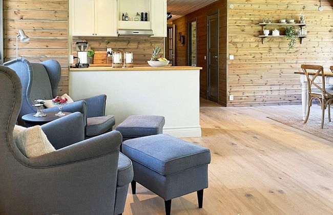 Charming Lakeside Cottage Getaway - Photo 5