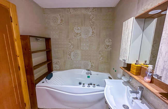 Luxurious Scandinavian-style pool & play - Photo 15