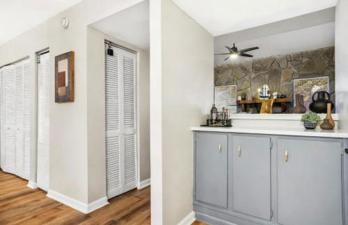 Heritage Haus - Luxe 2BR w Deck, Pets OK, Wi-fi, Near Marietta Sq - Foto 26