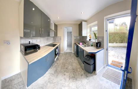 Apartment with a Private Garden and Modern kitchen - Foto 9