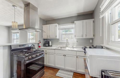 Near Beach! Group-Friendly Michigan City Retreat - Photo 9