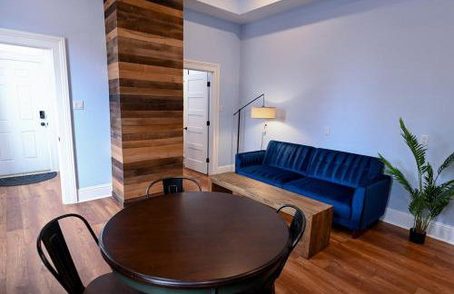 Governors Apartment - 2 bedroom - Steps to FQ - Photo 25