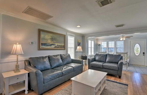 Steps to Beach! Surf Cottage in Galveston - Photo 7