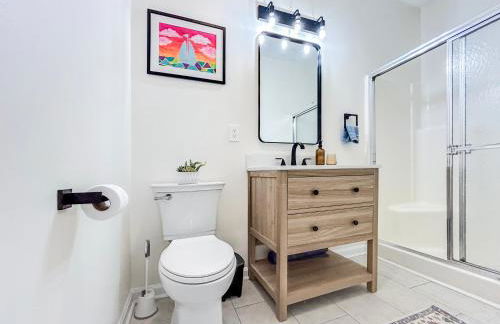 Modern and Comfy-2BR 2BA with pool access - ground floor, Near Outlets & Beaches - Foto 15