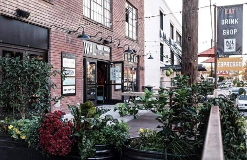 Historic Cottage + Modern Luxury • Walk to Capitol - Foto 60