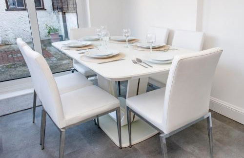 Sunny 3BR Home Near Portsmouth Park - Photo 12