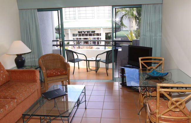 Mid City Luxury Suites - Photo 13