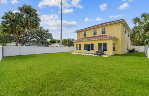 Tampa Private Large House, Game Room & Backyard - Sleeps 12, 4bdr, 3bth, Quiet Community, Near Everything in Tampa & St Pete - Foto 76