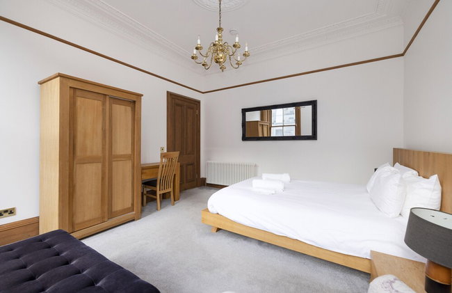 JOIVY 5 Bedroom Apt Near Meadows & George Square - Foto 47