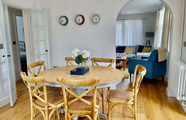 Charming Seaside Cottage - 5-min Walk to Beach - Photo 11